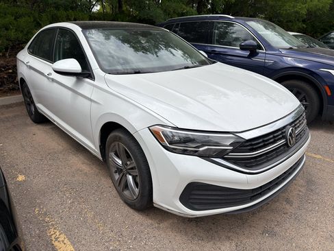 Used 2023 Volkswagen Jetta SE FWD image 13