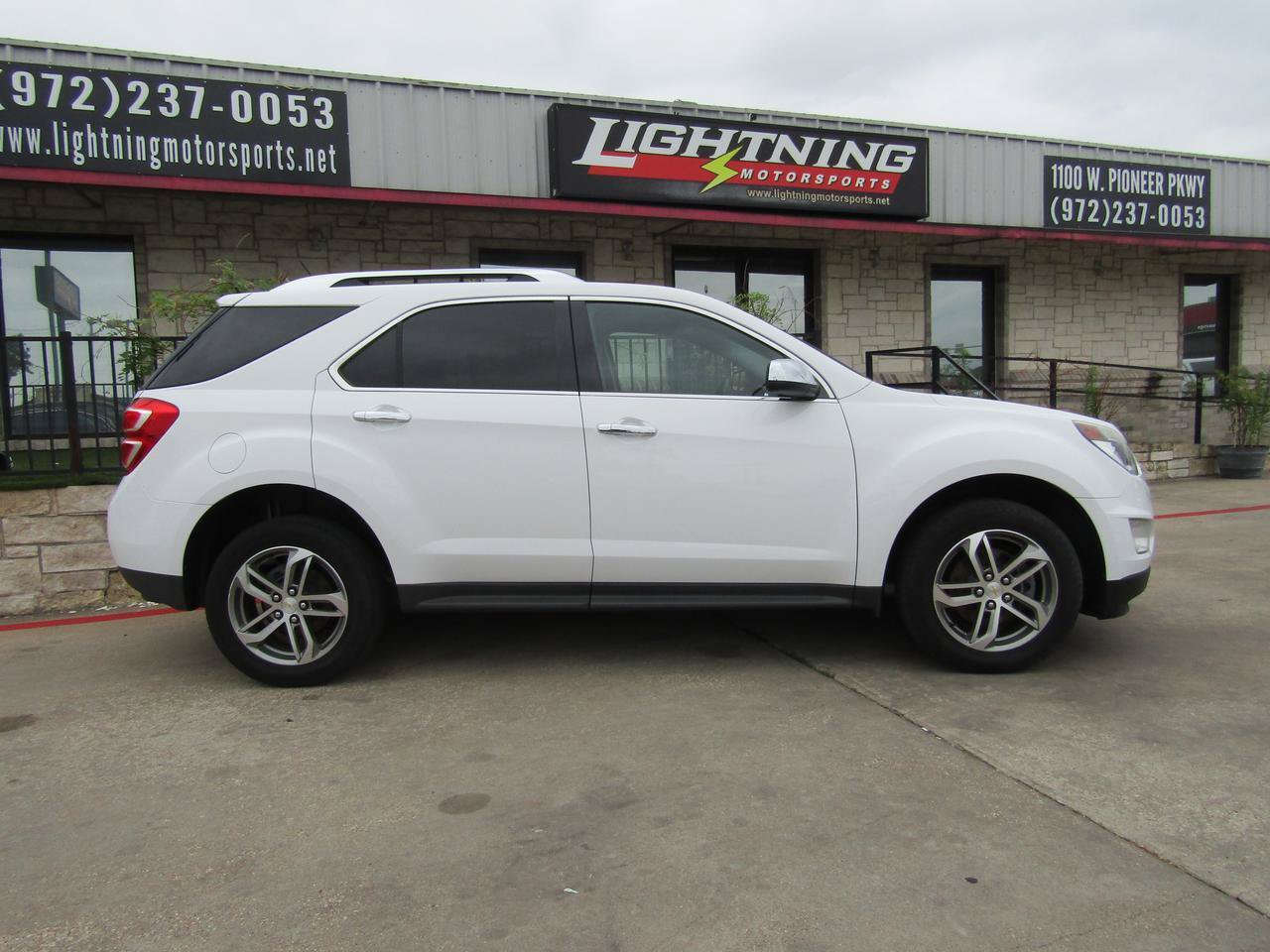 Used 2017 Chevrolet Equinox Premier w/ Enhanced Convenience Package AWD/4WD image 5