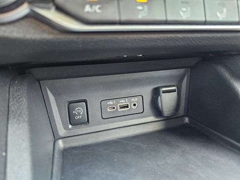 Used 2024 Nissan Sentra SV FWD image 27