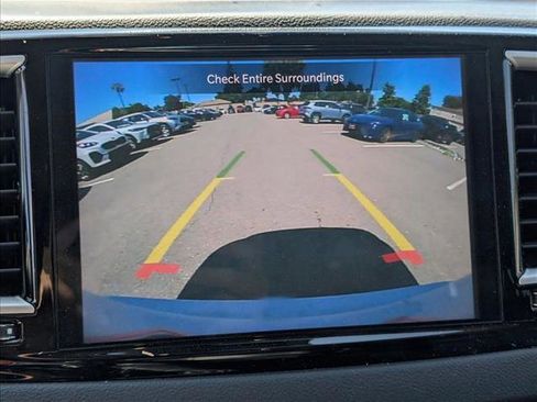 Used 2023 Chrysler Pacifica Touring-L FWD image 13