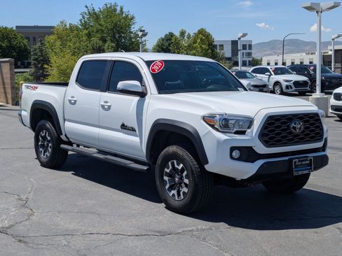 Used 2020 Toyota Tacoma TRD Off-Road AWD/4WD image 8
