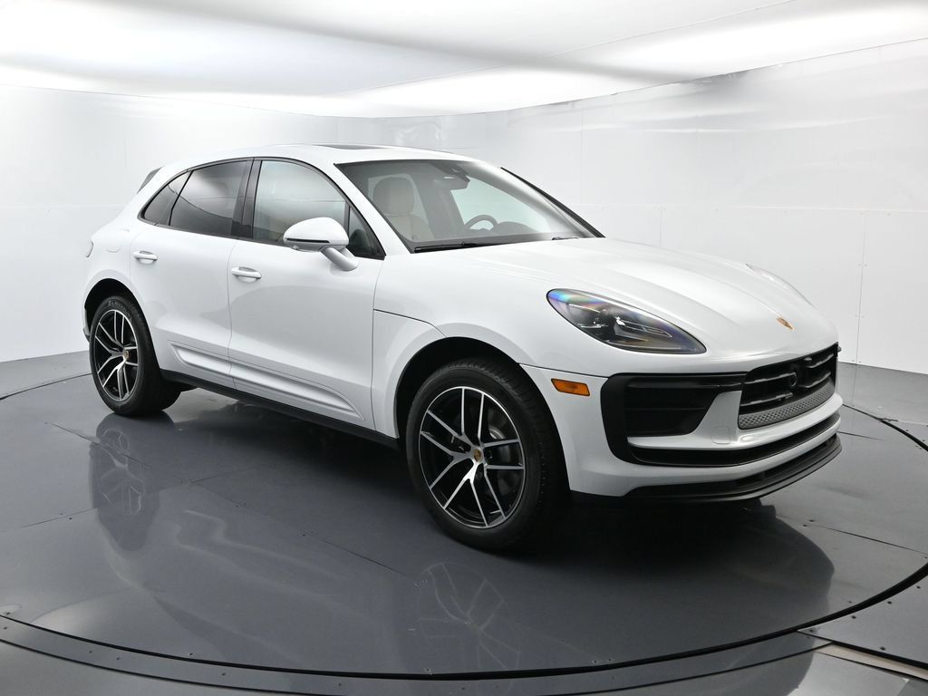 Certified 2025 Porsche Macan AWD/4WD image 17