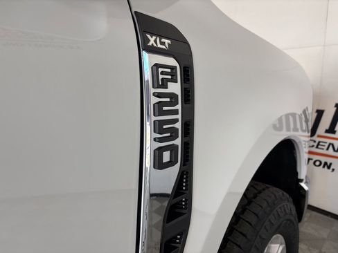 Used 2025 Ford F250 XLT w/ FX4 Off-Road Package image 28