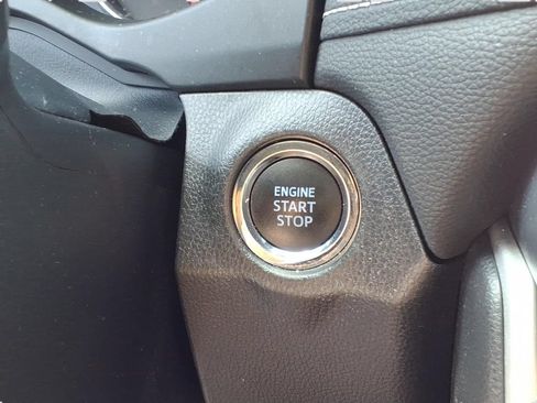 Used 2021 Toyota RAV4 XLE AWD/4WD image 23