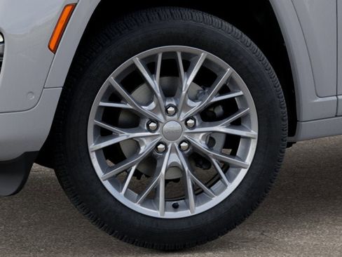 New 2025 Jeep Grand Cherokee Summit image 30