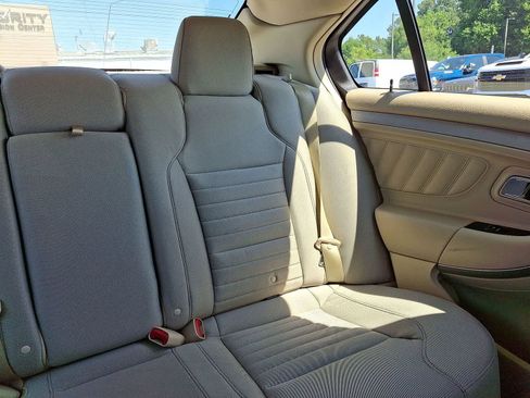 Used 2018 Ford Taurus SE FWD image 15