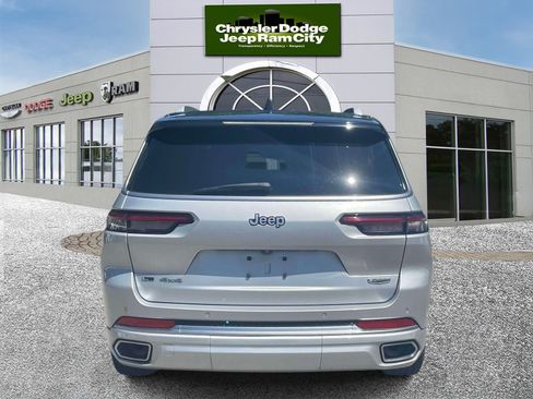 Used 2021 Jeep Grand Cherokee L Summit w/ Luxury Tech Group V AWD/4WD image 7