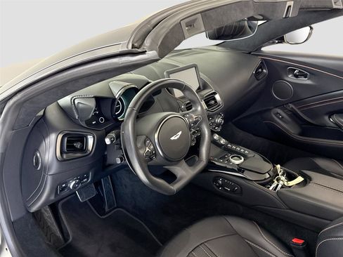 Used 2022 Aston Martin V8 Vantage Roadster image 13