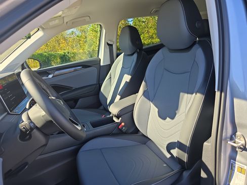 New 2025 Volkswagen Tiguan SE image 15