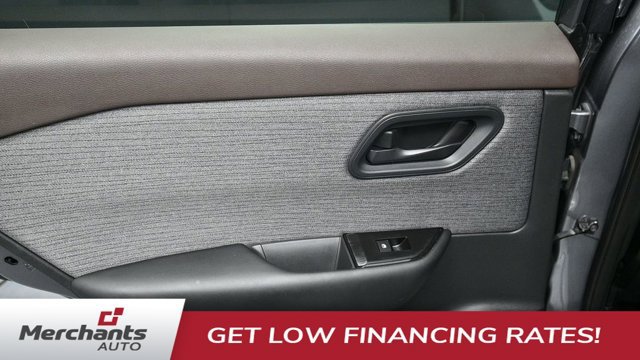 Used 2023 Nissan Rogue S AWD/4WD image 16