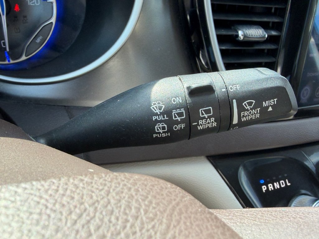 Used 2017 Chrysler Pacifica Touring FWD image 31