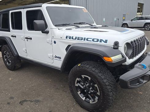 Used 2024 Jeep Wrangler Unlimited Rubicon 4xe w/ Technology Group AWD/4WD image 2