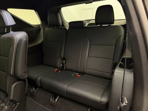 Used 2025 Chevrolet Traverse High Country FWD image 20