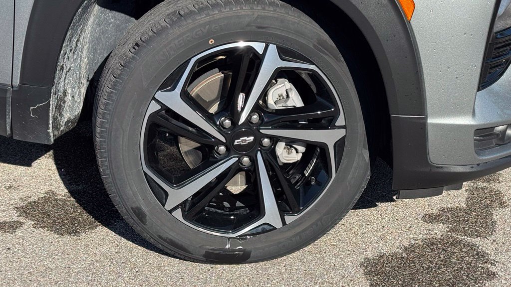 Used 2023 Chevrolet TrailBlazer RS w/ Convenience Package AWD/4WD image 5