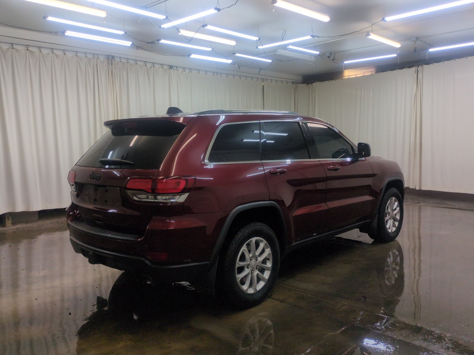 Used 2021 Jeep Grand Cherokee Laredo X AWD/4WD image 5