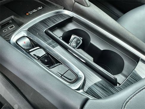 Used 2022 Buick Enclave Essence image 15