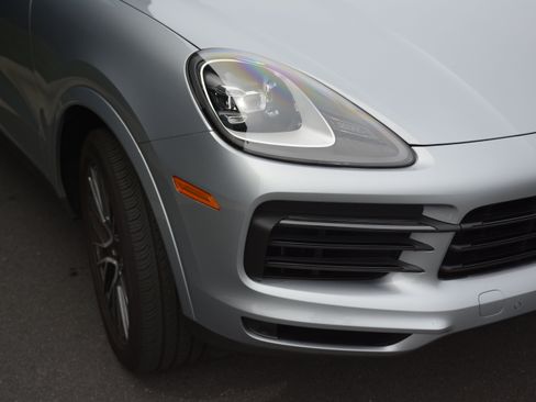 Certified 2023 Porsche Cayenne AWD/4WD image 37