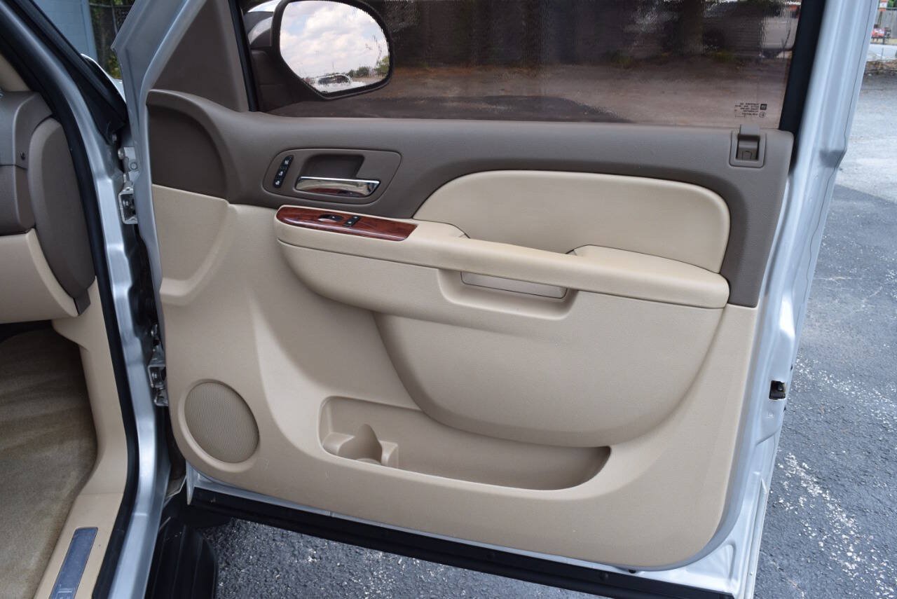 Used 2014 Chevrolet Suburban LTZ RWD image 63