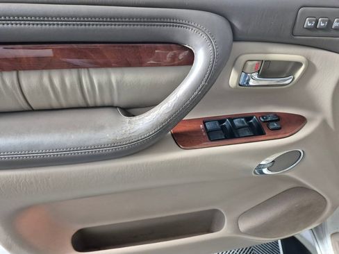 Used 2002 Lexus LX 470 4WD image 12