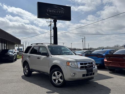 Used 2009 Ford Escape XLT image 1