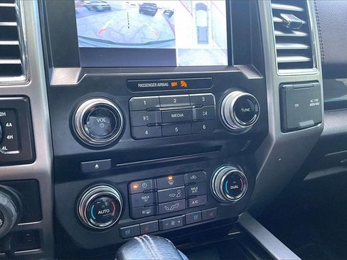 Used 2016 Ford F150 Platinum w/ Equipment Group 701A Luxury image 15