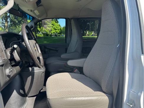 Used 2018 Chevrolet Express 2500 LS w/ Driver Convenience Package RWD image 10
