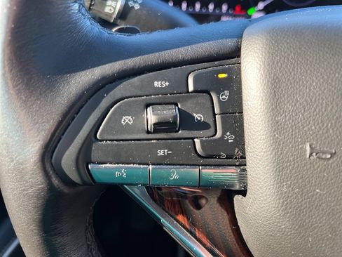 Used 2023 Cadillac Escalade Premium Luxury image 20