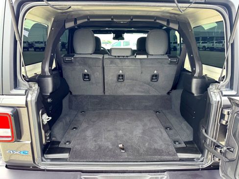 Used 2024 Jeep Wrangler Unlimited image 9