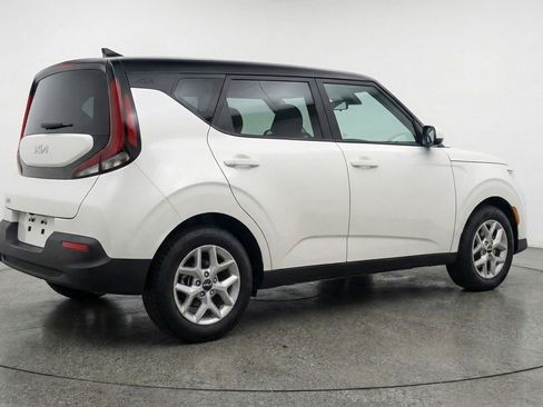 Used 2025 Kia Soul LX w/ LX Technology Package FWD image 9