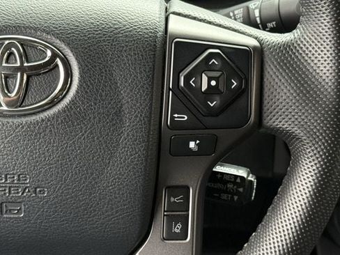 Used 2020 Toyota Tacoma TRD Off-Road AWD/4WD image 15