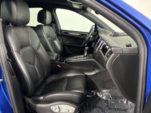 Certified 2018 Porsche Macan AWD/4WD image 24