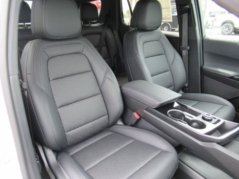 Used 2026 Chevrolet Equinox LT w/ Convenience Package II FWD image 9