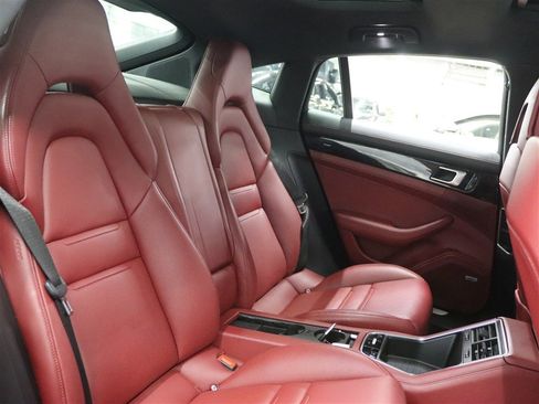 Used 2019 Porsche Panamera 4 image 13