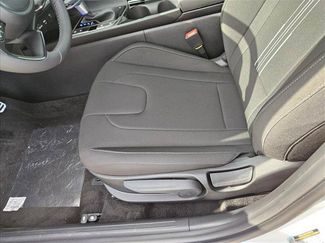 Used 2025 Hyundai Elantra SEL FWD video 4