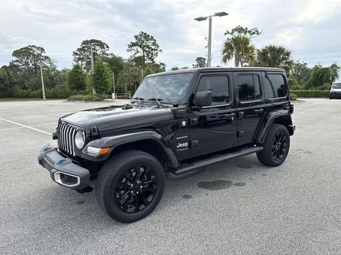 Used 2022 Jeep Wrangler Unlimited Sahara AWD/4WD image 7