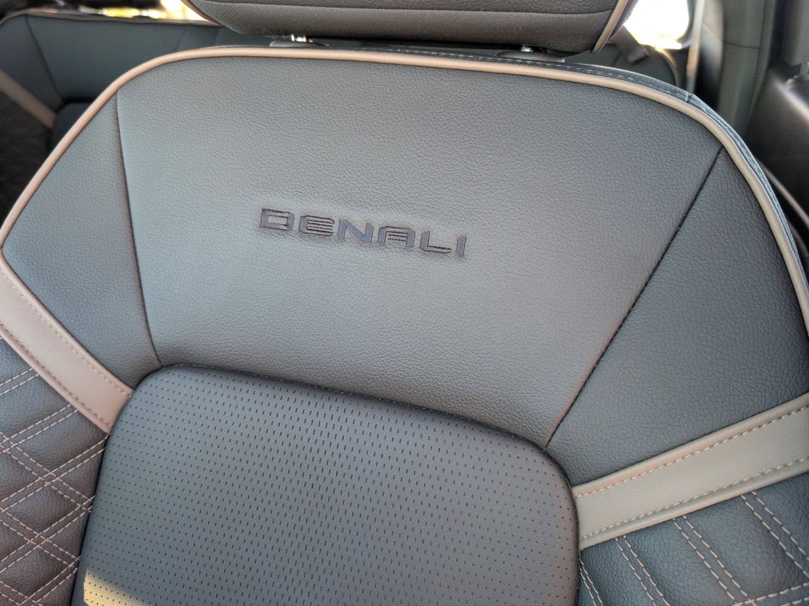 Used 2023 GMC Canyon Denali AWD/4WD image 22