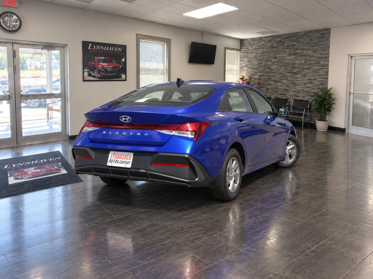 Used 2024 Hyundai Elantra SE FWD image 6