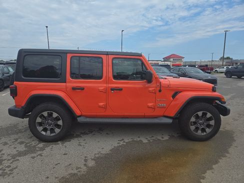 Used 2019 Jeep Wrangler Unlimited Sahara AWD/4WD image 2