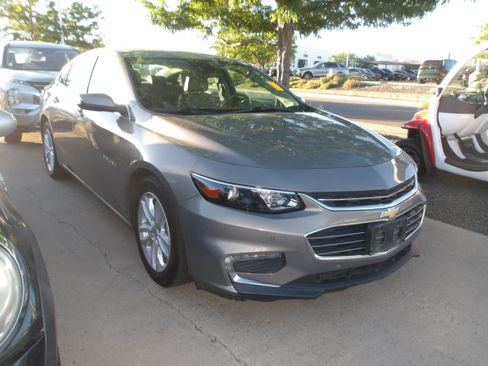 Used 2017 Chevrolet Malibu Hybrid w/ Leather Package FWD image 2