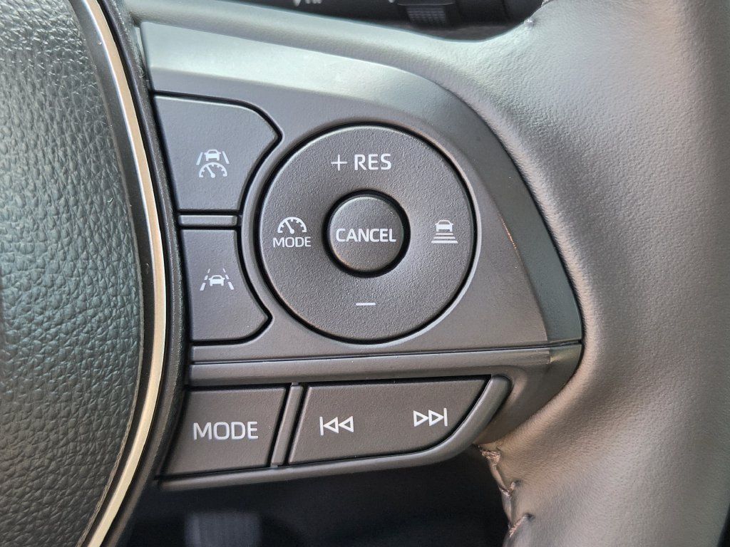 Used 2026 Toyota Corolla Cross LE FWD image 23
