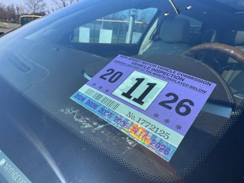 Used 2011 Cadillac SRX Luxury image 16