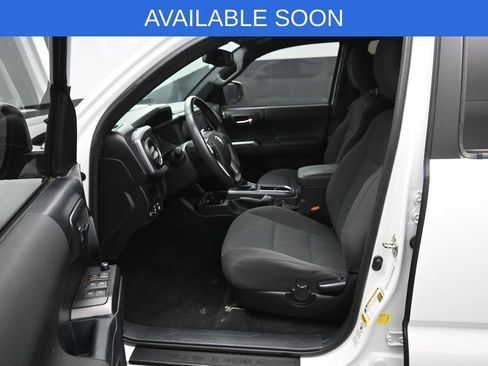 Used 2017 Toyota Tacoma TRD Sport w/ Tow Package (A/T) AWD/4WD image 9