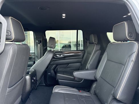 Used 2023 Chevrolet Suburban Premier image 19