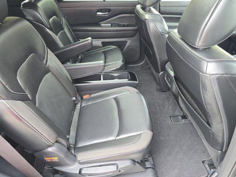 Used 2024 Nissan Pathfinder SL w/ SL Premium Package image 29