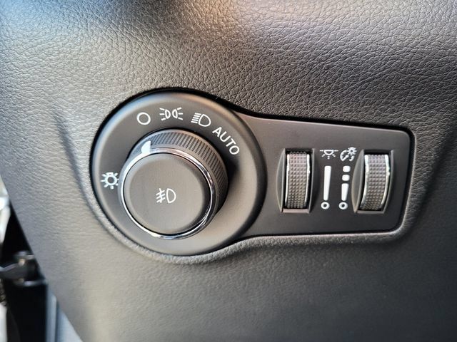 Used 2026 Jeep Compass Latitude AWD/4WD image 20