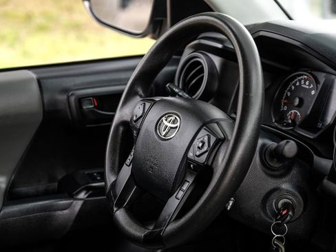 Used 2020 Toyota Tacoma SR w/ SR Convenience Package RWD image 11