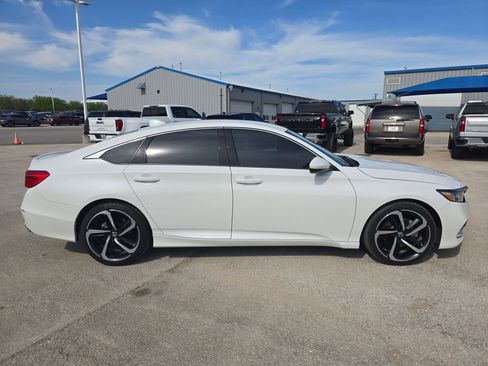 Used 2020 Honda Accord Sport image 2