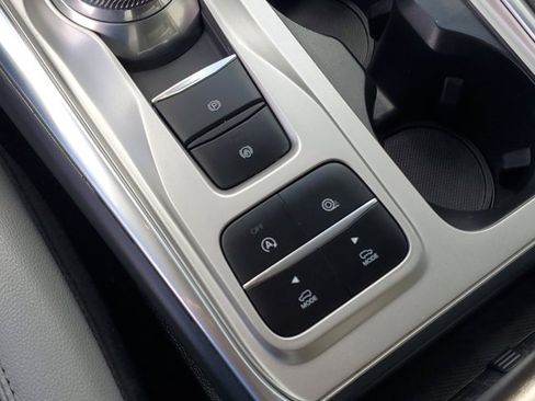 Certified 2021 Ford Explorer XLT w/ Equipment Group 202A image 31