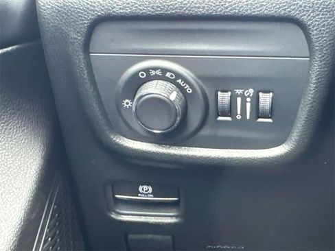 New 2025 Jeep Grand Cherokee Laredo w/ Luxury Tech Group I image 17