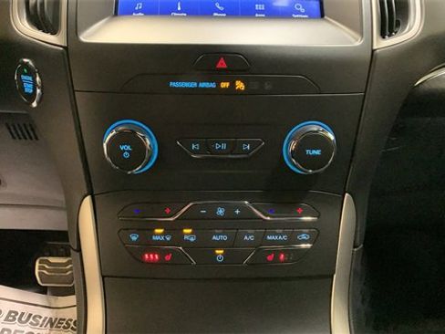 Used 2020 Ford Edge ST-Line w/ Cold Weather Package image 40